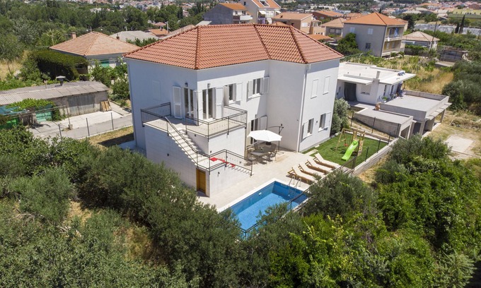 Vranjic House | Villa Aquero/Private Pool/5BDR Villa/For Families/Backyard/Parking
