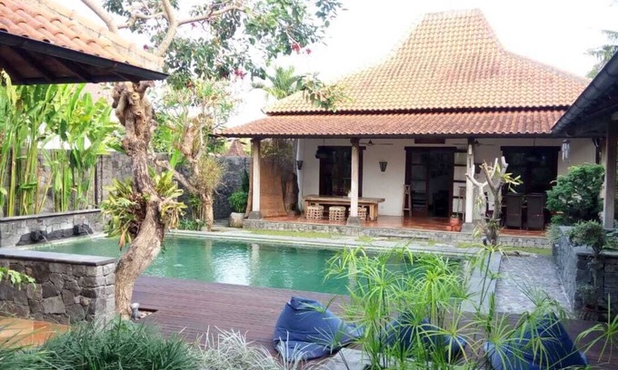 Colomadu House | Villa Aquin