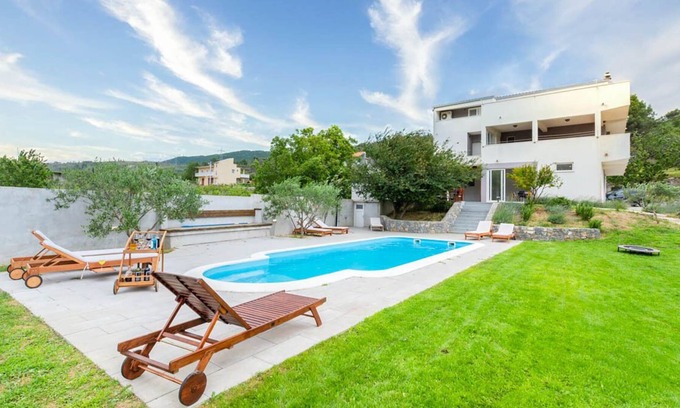 Tugare Villa | Villa Aris - Five Bedroom Villa, Sleeps 12