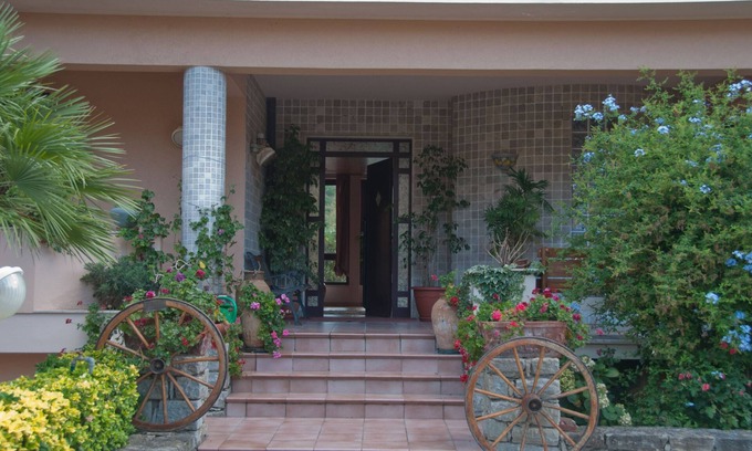 Oliveri House | Villa at the foot of the Tindari Laghetti di Marinello