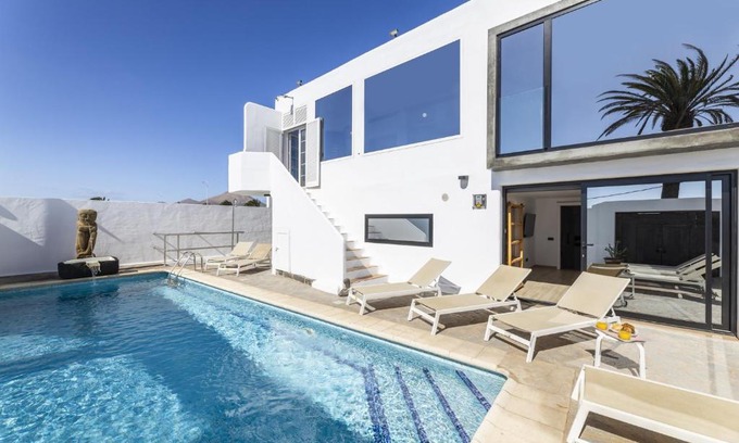 Playa del Cable Villa | Villa Atlantico - VipVipVillas
