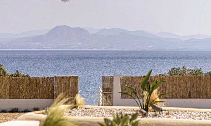 Skaloma Bed & Breakfast | Villa Aura Loutraki