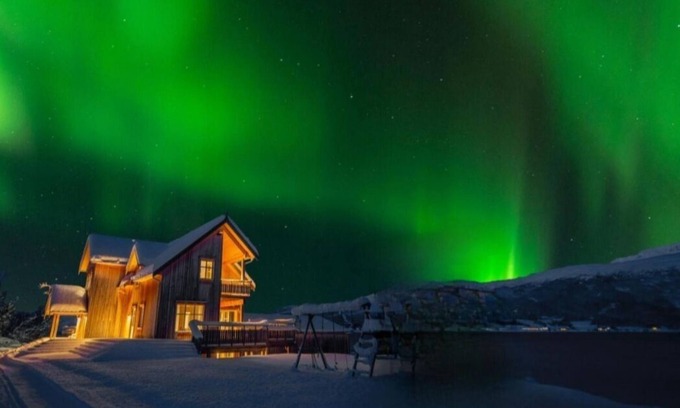 Balsfjord Villa | Villa Aurora Nestun with outdoor sauna and amazing views!