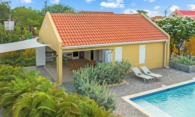 Koralengebied Villa | Villa Awa - Private Design Villa with Pool View in Tropical Garden