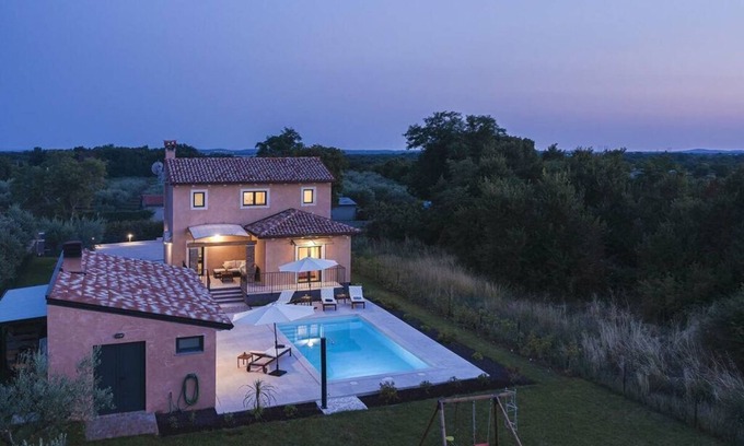Muntic Villa | Villa Azur Comfortable holiday residence