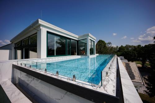 Siofok Aranypart Apartment | Villa Bauhaus Gold