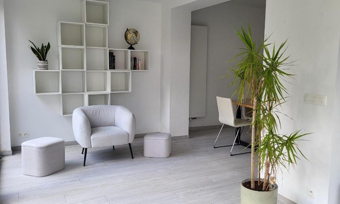 Sint-Pieters-Woluwe Villa | Villa Bed & Garden