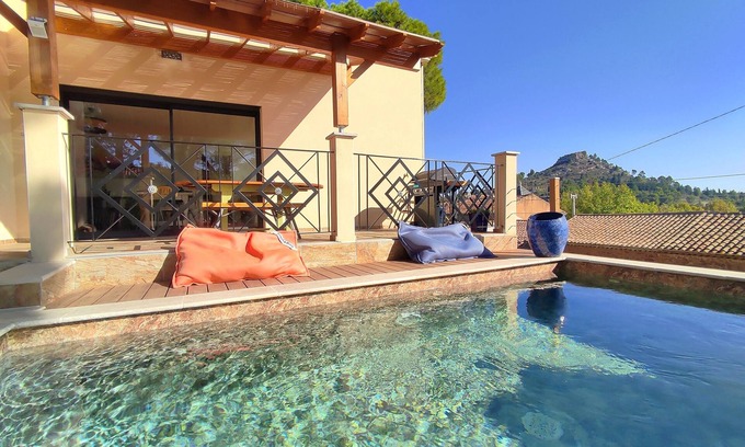 Montseret Villa | VILLA BELLEVUE/BALNEO/WITH POOL/AIR CONDITIONING