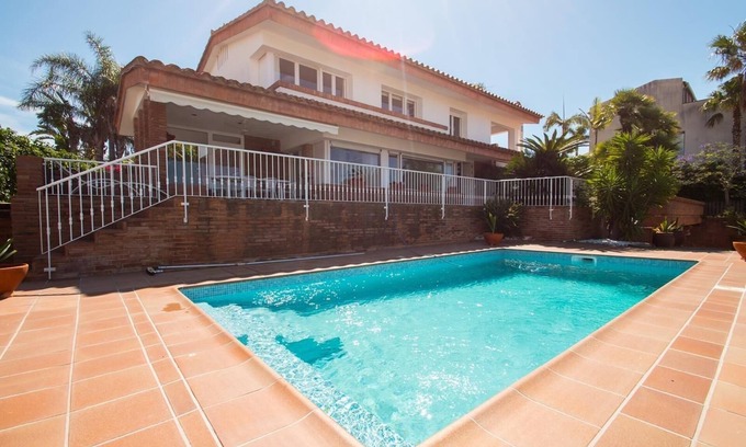 Canet de Mar Villa | Villa 'Berganti' with Private Pool, Wi-Fi and Air Conditioning