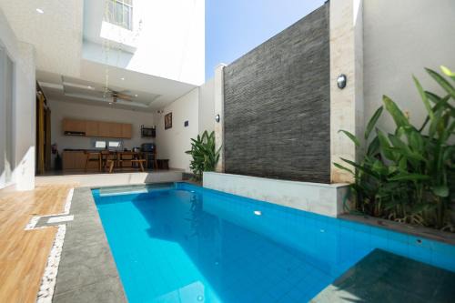 Sunset Road Villa | Villa Berlian Kuta