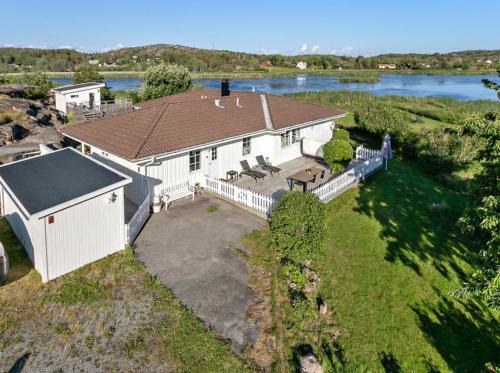 Kampersvik Villa | Villa Bernhardina