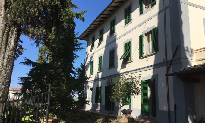 Montespertoli Villa | Villa between Florence Siena and Pisa. 1 km to village. A/C in all rooms-Wi Fi