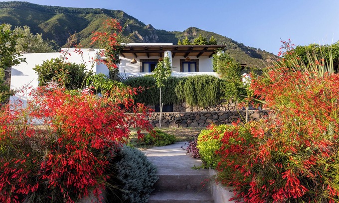 Malfa Villa | Villa Bianca - Aeolian villa with view and large garden close to the sea