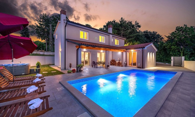 Bratulici Villa | Villa Blaise with Pool, 4 Bedrooms with 4 Private Bathrooms, Hot Tub