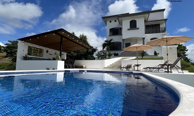 Esterillos Este Villa | Villa Blanca: privacy, luxury, and disconnection. Just 2 minutes from the beach!