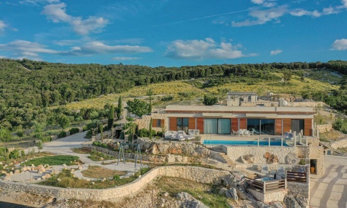 Postira Villa | Villa Bracia - Three Bedroom Villa, Sleeps 6