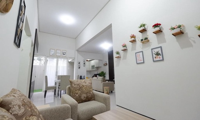 Dinoyo Villa | Villa Brassia - 3 Bedrooms