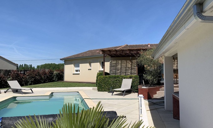 Saint-Andre-de-Cubzac House | Villa Cabarieu classified tourist office with swimming pool.