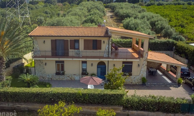 Salina Villa | VILLA CANAPé