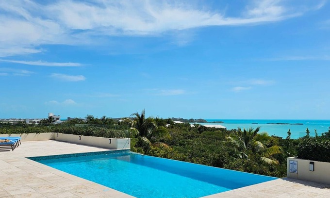 Juba Sound House | Villa Caretta 3 Bedrooms with Stunning Ocean Views
