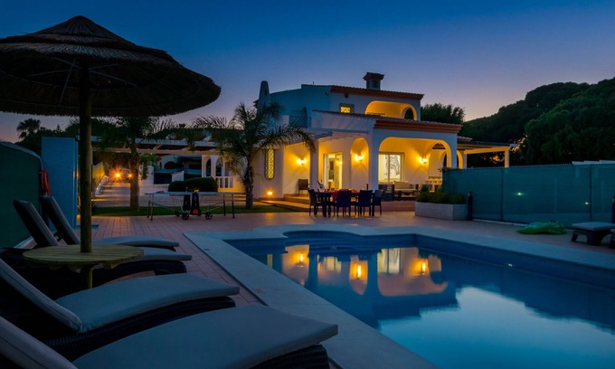 Aldeia das Acoteias Villa | Villa Carlivo; a modern villa with private pool that can be heated