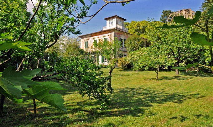 Sarzana Villa | VILLA CARLOTTA 9 PAX, Historic villa, BBC, WI-FI, Beautiful Garden, near 5Terre