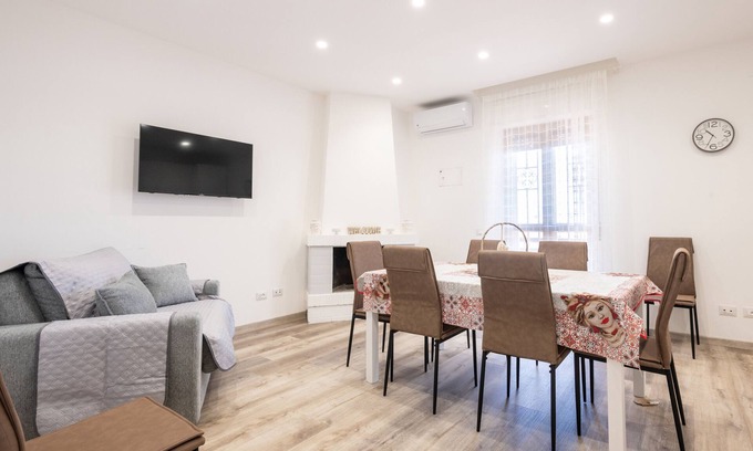 Torre Colonna-sperone Villa | Villa 'Carola Primo Piano' with Shared Pool, Wi-Fi and Air Conditioning