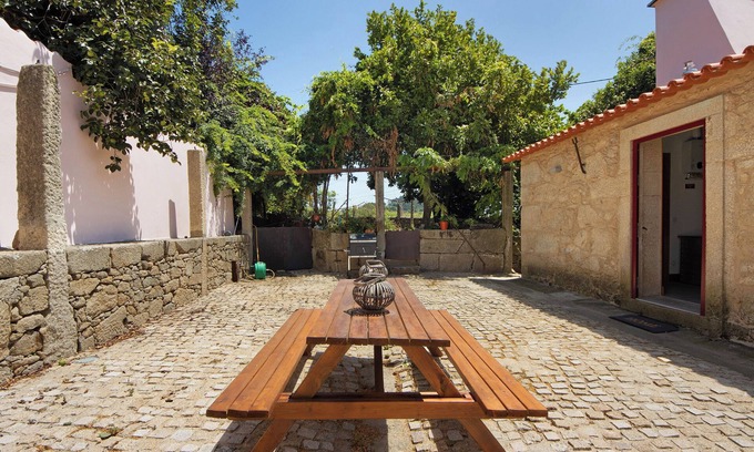Guilhabreu Villa | Villa 'Casa Do Outeiro' with Terrace, Pool, Wi-Fi and Air Conditioning
