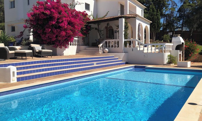 Sargacal Villa | Villa Casa Zimbreira with Pool, Wi-Fi, Gardens & Tennis Court