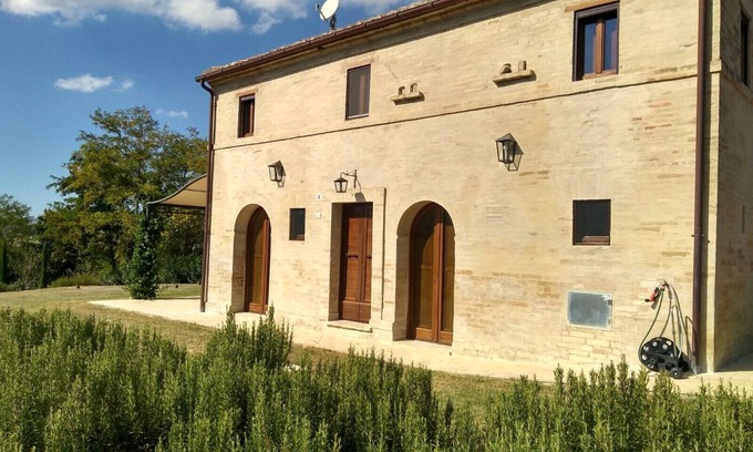 Ponzano di Fermo House | Villa Casale Leporello, sleeps 7, with pool in stunning location
