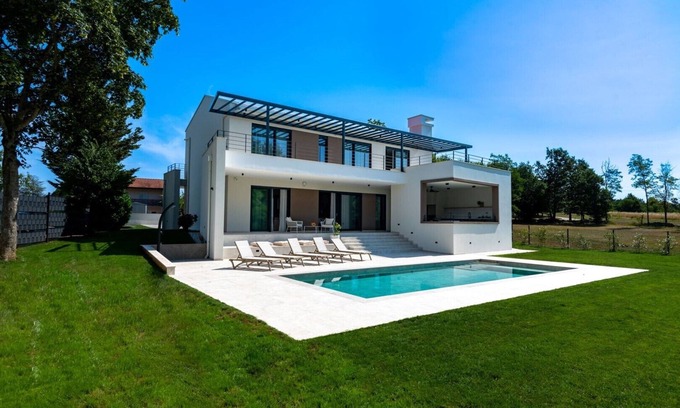 Heki Villa | Villa Castanea – Stylish 3-Bedroom Villa with Private Pool in Peaceful village