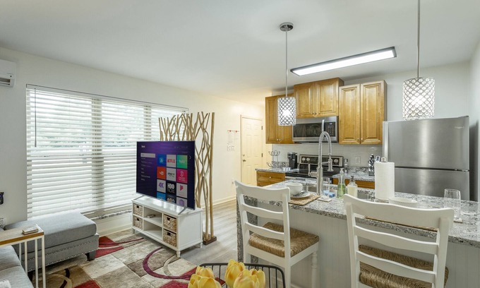 Graysville Apartment | ✤ VILLA CATALINA # 101 ✤ Free Parking & WIFI