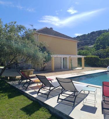 Tresques Villa | Villa Chantebise, calme et élégance avec piscine privée