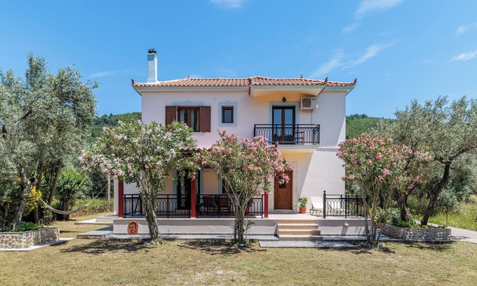 Stafylos House | Villa Christina near Stafylos beach surrounded by green sceneries