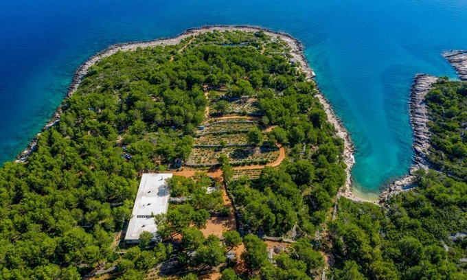 Cove Basina (Jelsa) Villa | Villa Clasa - Four Bedroom Villa, Sleeps 8
