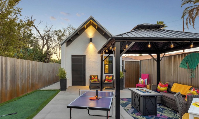 Poets Square House | Villa Clemente Central 1br Resort Oasis UofA Relaxation Pet Friendly