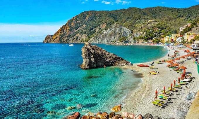 Licciana Nardi Villa | VILLA CLOTILDE 8 Pax, country side with pool, WI-FI, BBQ, near to Cinque Terre