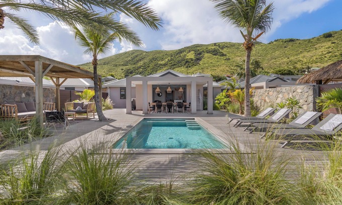 Bellevue Villa | Villa Coco - Waterfront property with water access, swimming pool, AC & kayaks