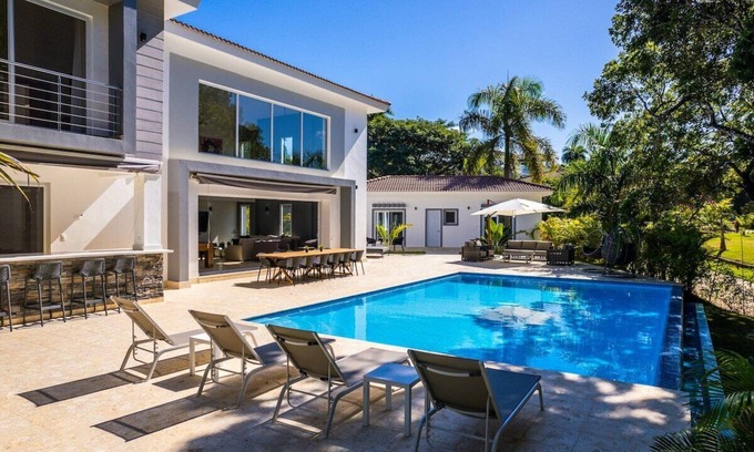 Urbanizacion Tavarez Villa | Villa Collie: Luxury Retreat/7 King Master BR/Maid