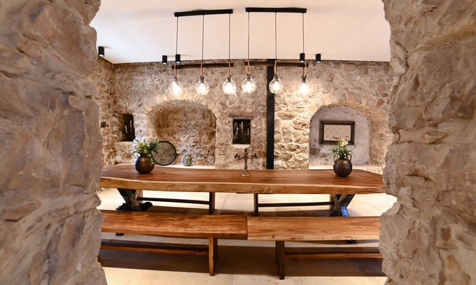 Safed Villa | Villa Confita