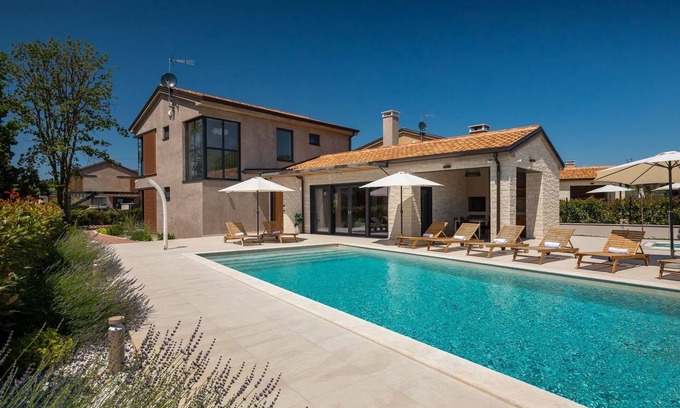 Kadumi Villa | Villa Curitico with sauna and jacuzzi in Porec