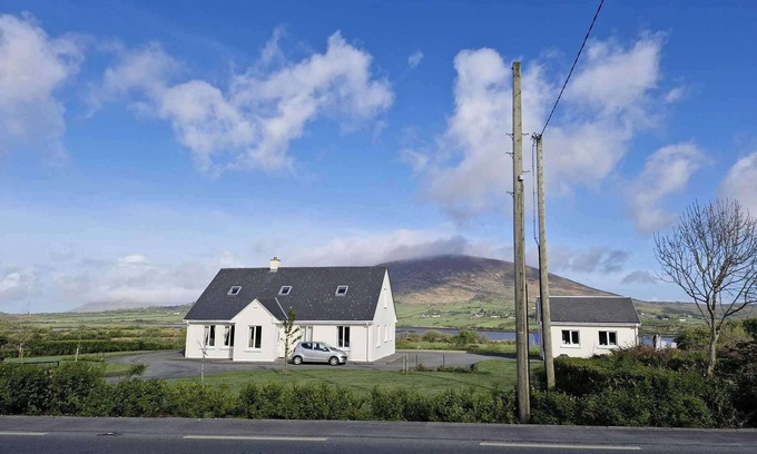 Cahirciveen Villa | Villa Daffodil - Sleeps 2 & Stunning Seaside Views