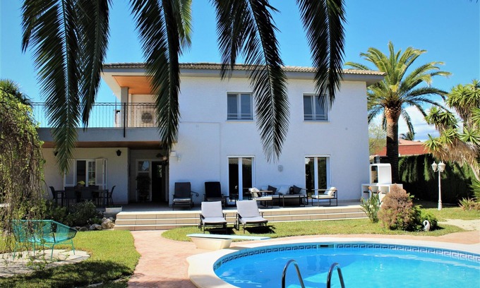 Cambrils Villa | Villa "dalias" - su Casa de Vacaciones de Cuento de Hadas!