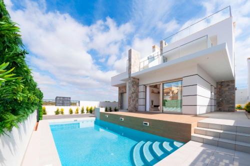 Los Alcazares Villa | Villa de Sol in Los Alcazares with 4 bedrooms, private swimming pool, sauna and jacuzzi.