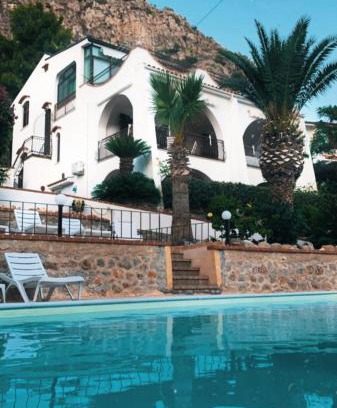 Capo Zafferano Apartment | Villa del Golfo Urio with swimming pool shared by the two apartments