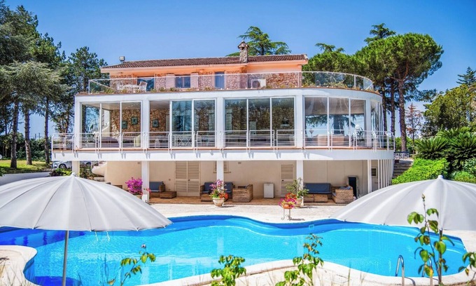 Martina Franca Villa | Villa del Sole: Luxury Villa with Private Pool in Puglia