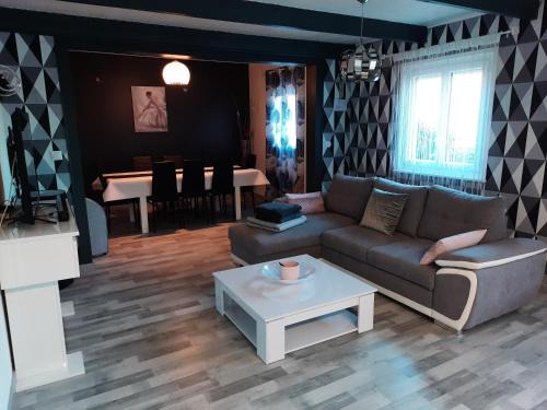 Cessenon-sur-Orb Villa | villa denise 200 m riviere orb
