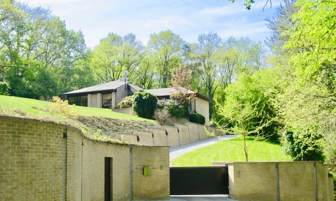 Rixensart Villa | Villa des Templiers - 20 minutes from Brussels Airport - Sleeps 8 to 15 -