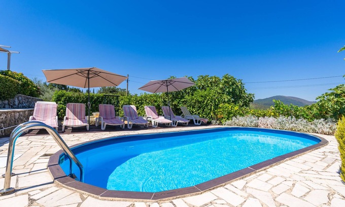 urinici Villa | Villa Desin - Three Bedroom Apartment with Terrace and Garden View