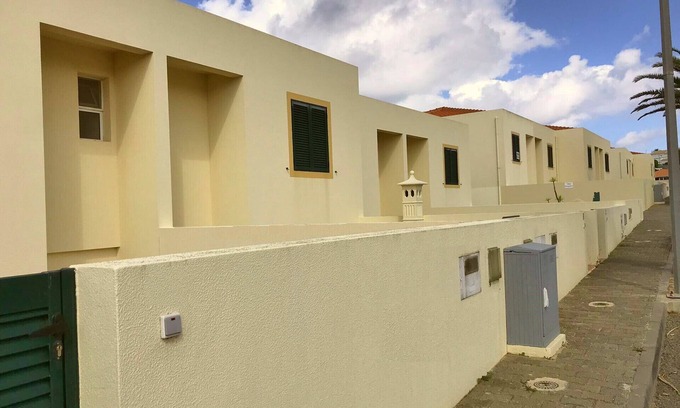 Pedras Pretas House | Villa Dragoeiro: near the beach (Henrique beach)